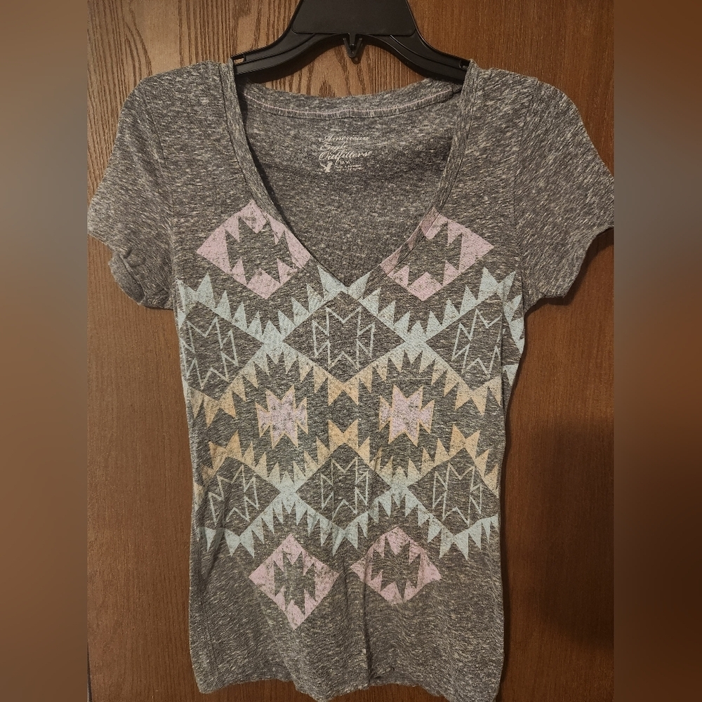 American Eagle Outfitters Gray Tee with Pastel Geometric Design